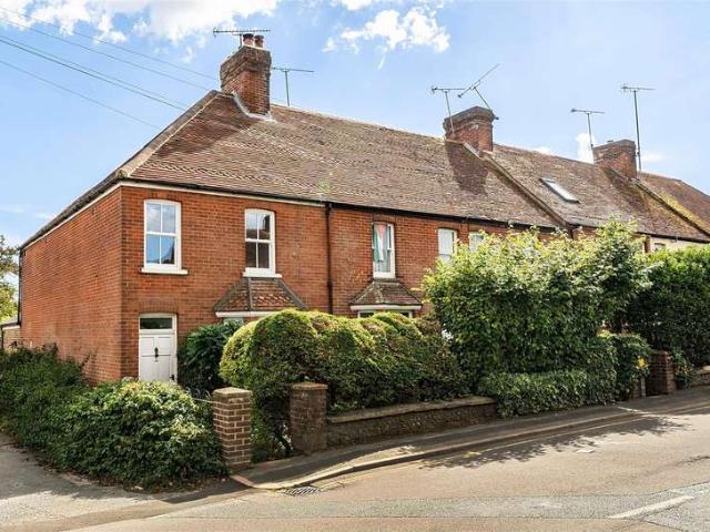 Cottage for sale in Arundel, Clapham