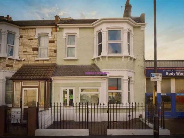 Cottage for sale in Little Ilford, Greater London