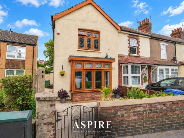 Cottage for sale in Grays, Essex