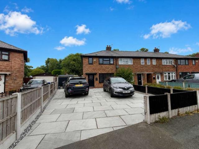 Cottage for sale in Hulme, Warrington