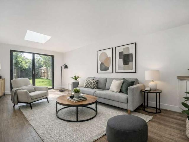 Cottage for sale in London Borough of Croydon, Greater London