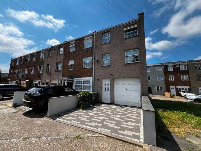 Cottage for sale in Harold Hill, Greater London