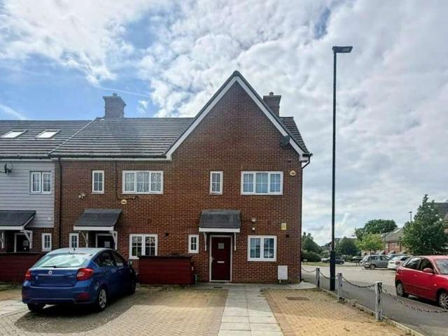 Cottage for sale in Slough