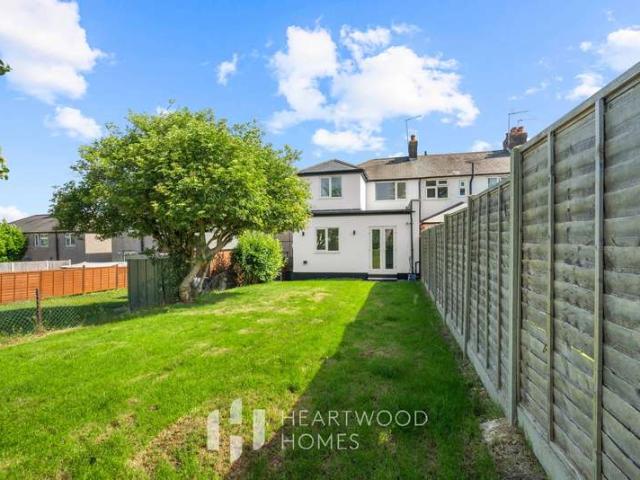 Cottage for sale in St Albans, Five Acres