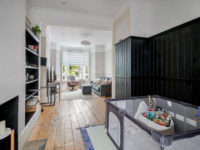 Cottage for sale in Stoke Newington, Greater London