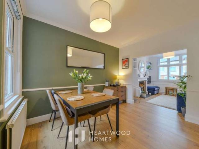Cottage for sale in St Albans, Five Acres