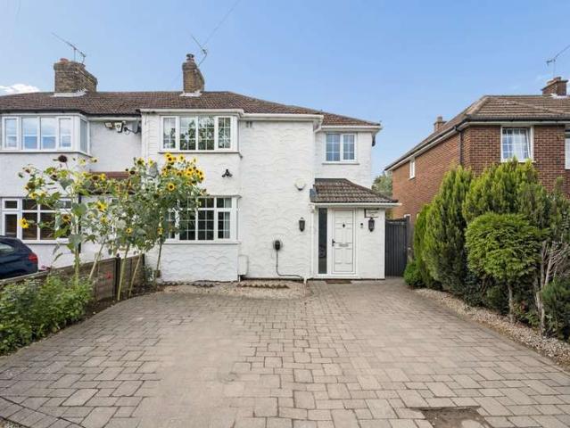 Cottage for sale in Wexham and Ivers Community Board, Richings Park