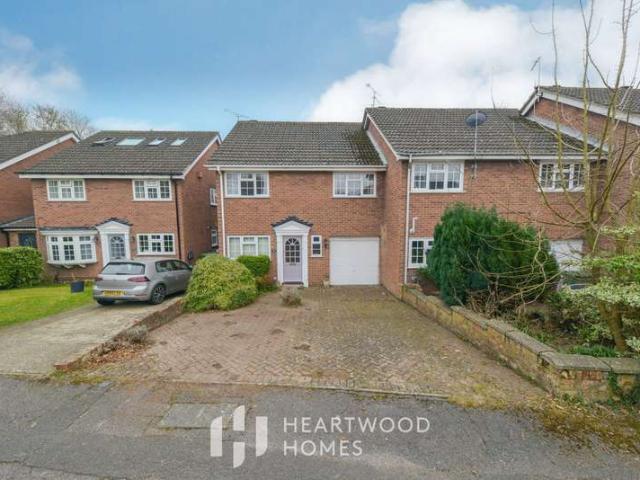 Cottage for sale in St Albans, Five Acres