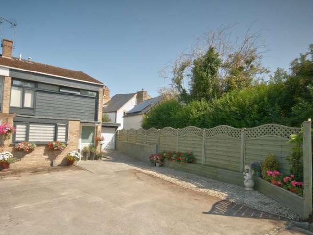 Terraced House for sale in Wheatley, Wheatley