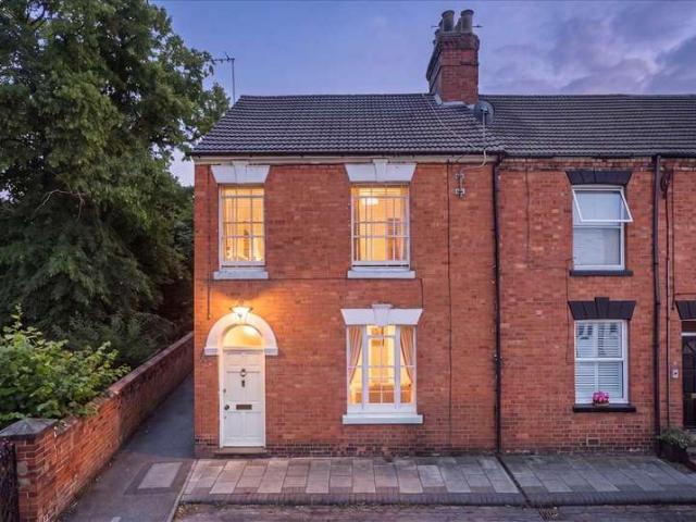 Cottage for sale in Wolverton and Greenleys, Old Wolverton