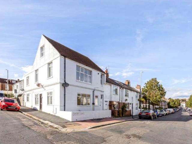 Cottage for sale in Brighton Marina Village, Brighton
