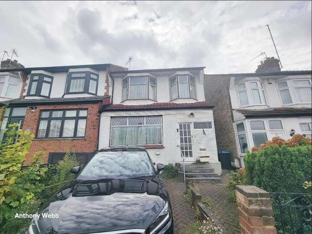 Cottage for sale in New Southgate, Greater London