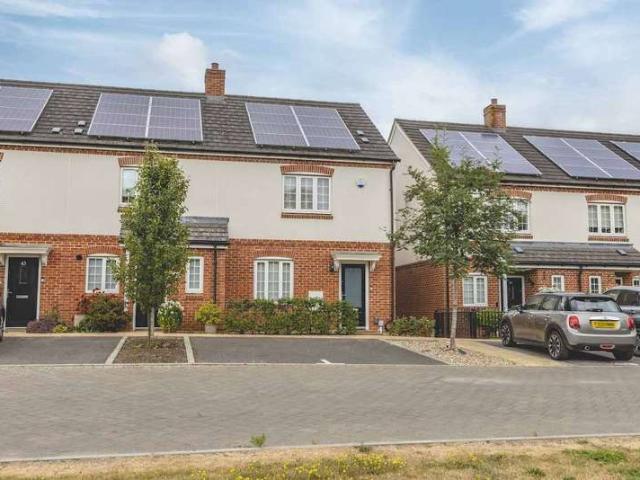 Cottage for sale in Chalfont St. Peter, Denham