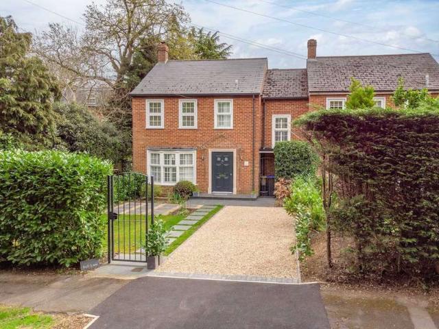 Cottage for sale in Gerrards Cross, Denham