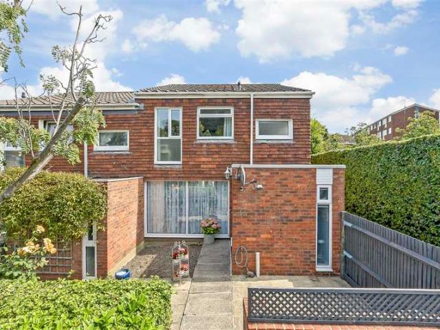 Cottage for sale in Woodhatch, Red Hill