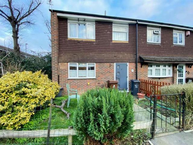 Terraced House for sale in Dagenham, Becontree Heath