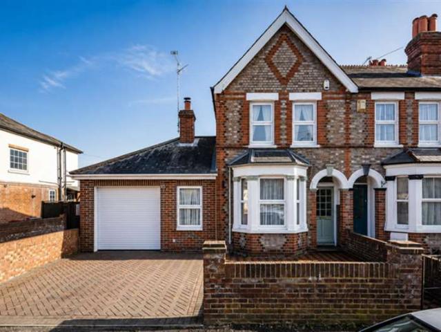 Cottage for sale in Reading