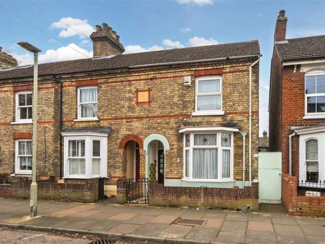 Cottage for sale in Castle, Bedford