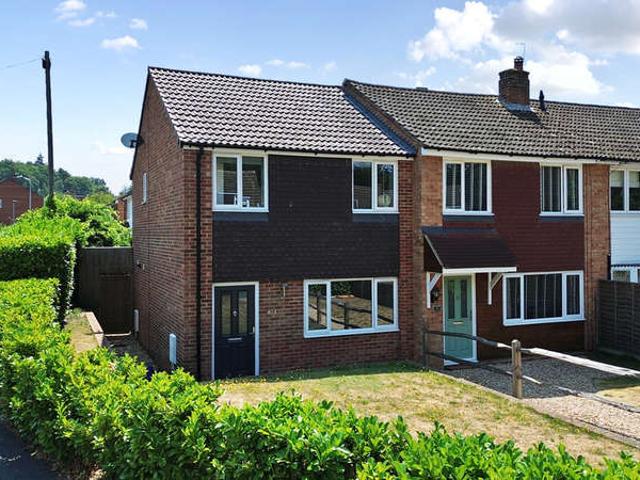 Cottage for sale in Little Sandhurst