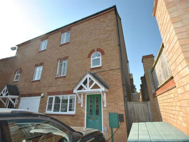 Cottage for sale in Upton