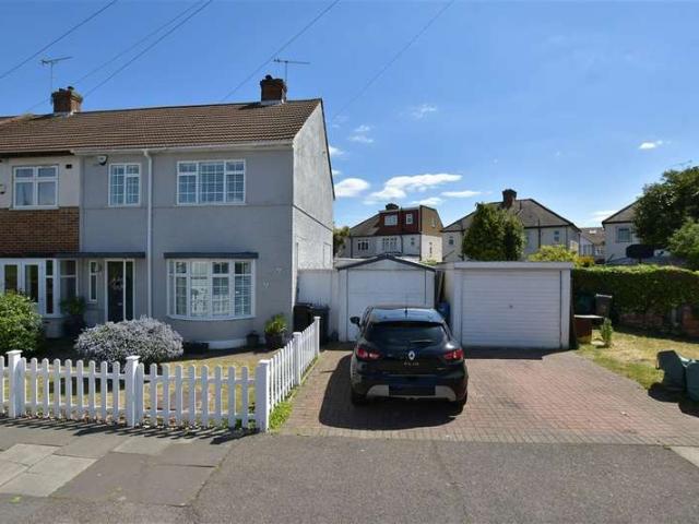 Cottage for sale in Chadwell Heath, Greater London