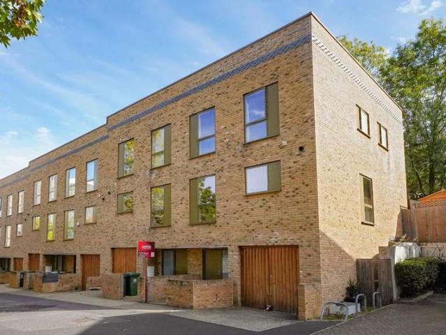 Cottage for sale in London Borough of Lewisham, Greater London