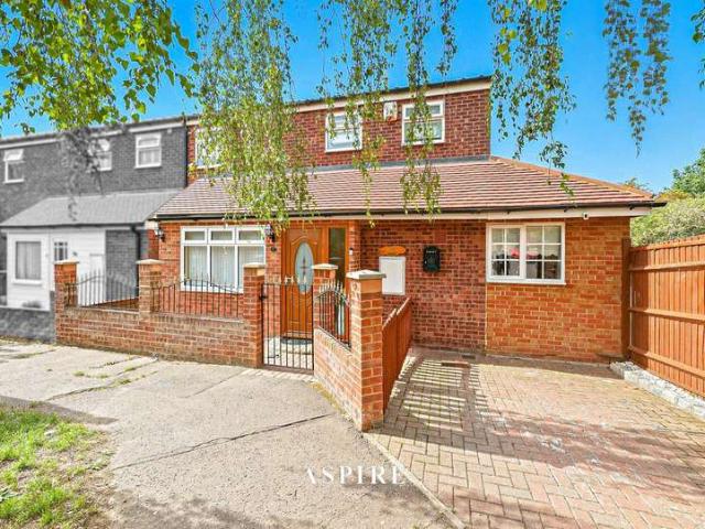 Cottage for sale in Steeple View, Essex