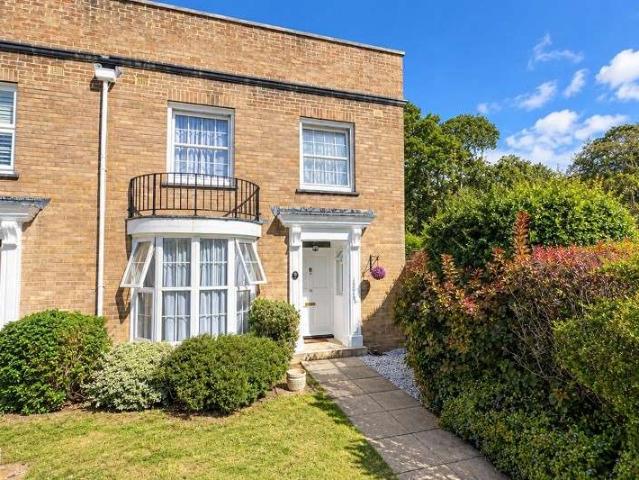 Cottage for sale in Highcliffe