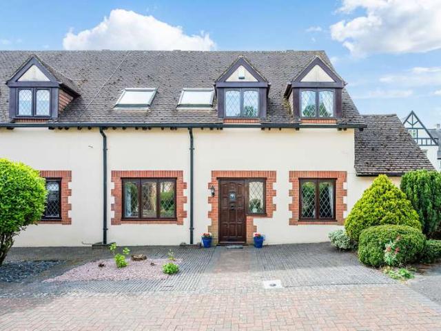 Cottage for sale in Hillview, Surrey