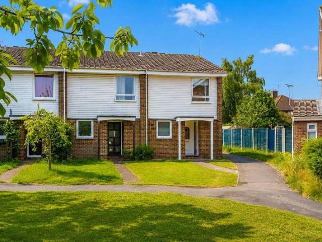 Cottage for rent in Woking, Surrey