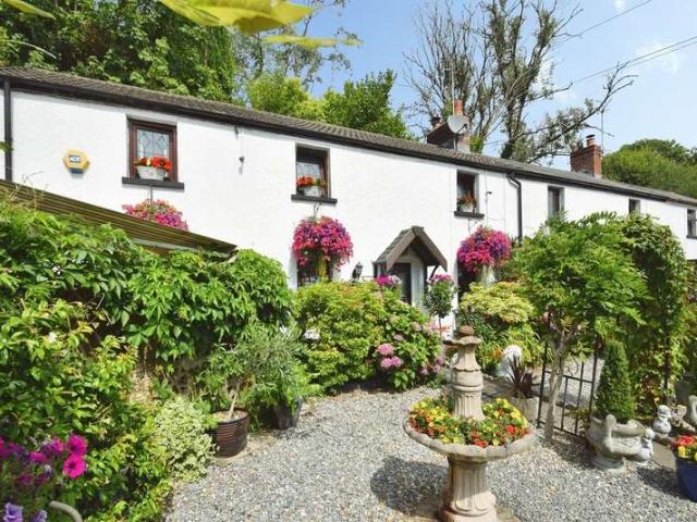 Cottage for sale in Ynystawe, Wales