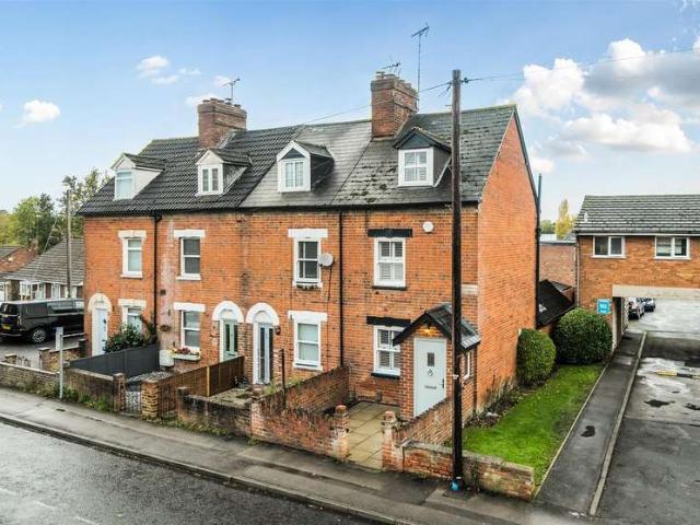 Cottage for sale in Emmbrook, Wokingham