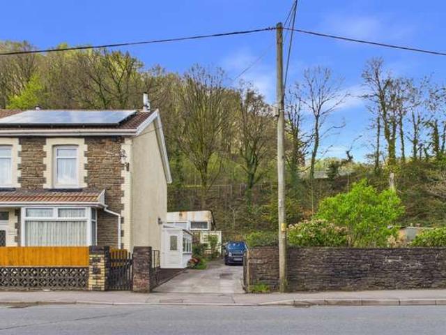 Cottage for sale in Pontypridd, Wales