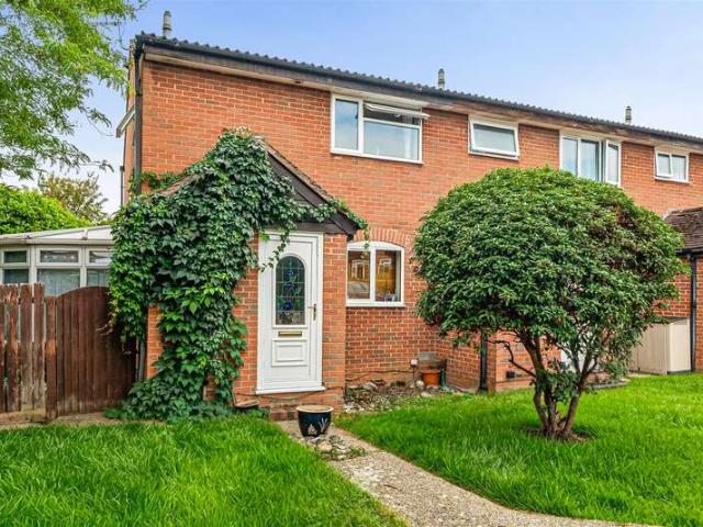 Cottage for sale in Emmbrook, Wokingham