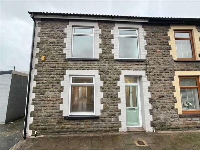 Cottage for sale in Pentre