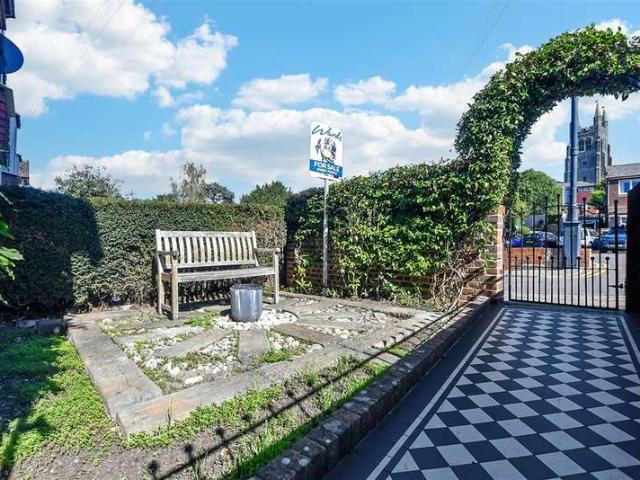 Cottage for sale in Bridgefield, Kent