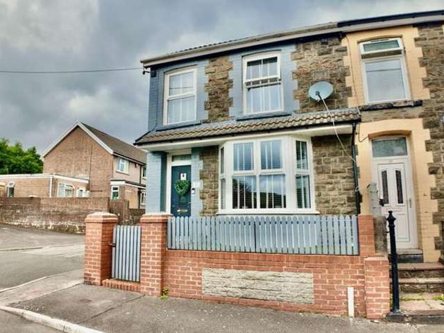 Cottage for sale in Pentre