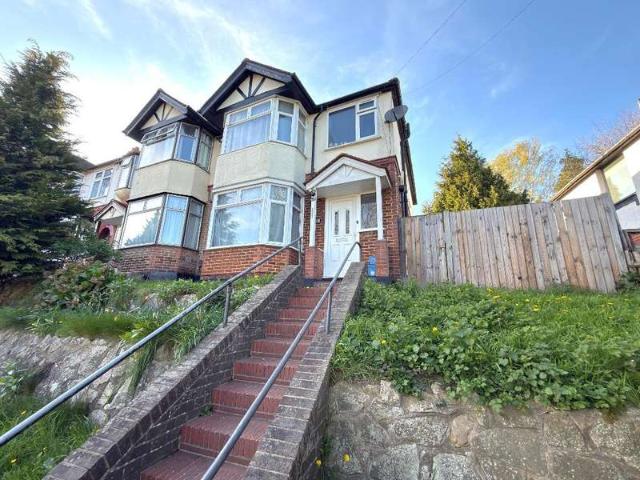 Cottage for sale in Spring Park, Luton
