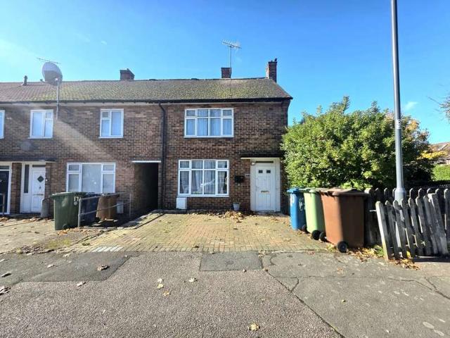 Cottage for sale in Harrow Weald, Greater London