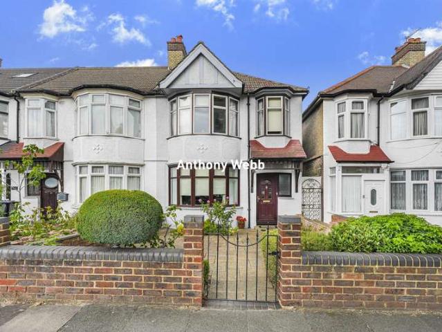 Cottage for sale in London Borough of Enfield, Greater London