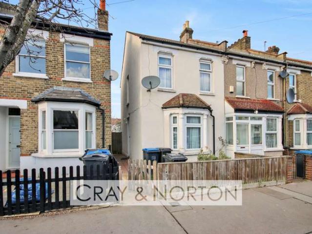 Cottage for sale in London Borough of Croydon, Selhurst
