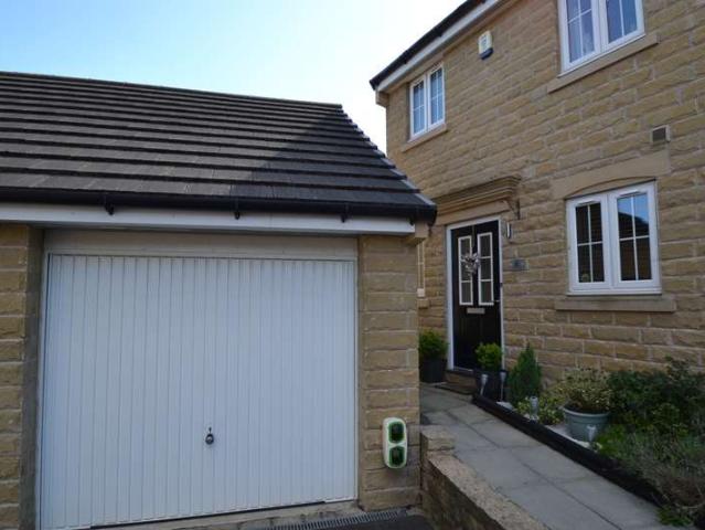 Cottage for sale in Greengates, West Yorkshire