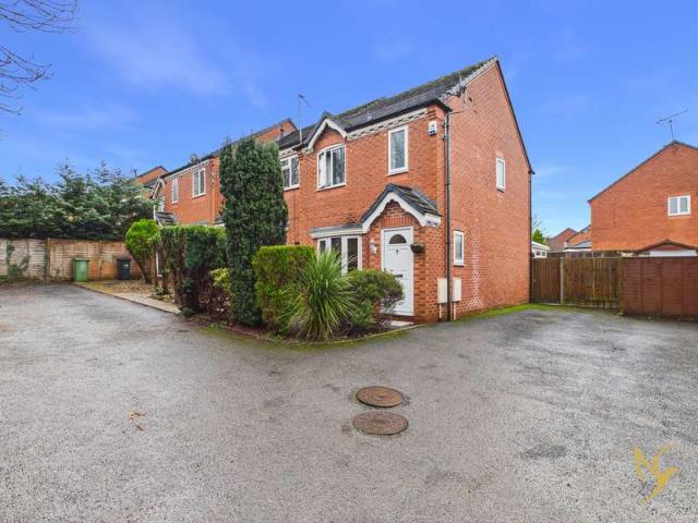Cottage for sale in Warndon, Worcestershire