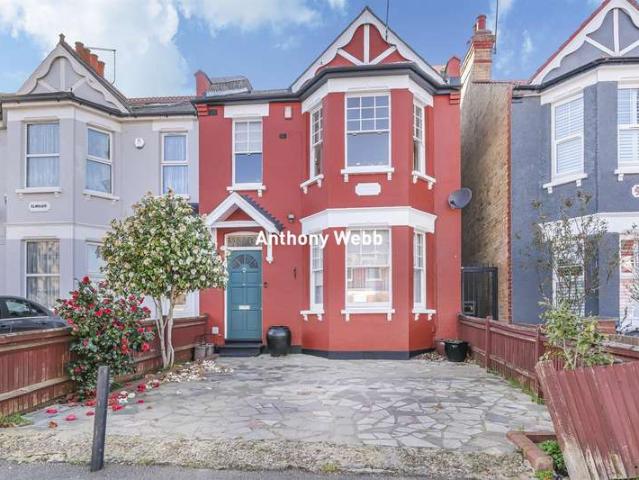 Cottage for sale in Winchmore Hill, Palmers Green