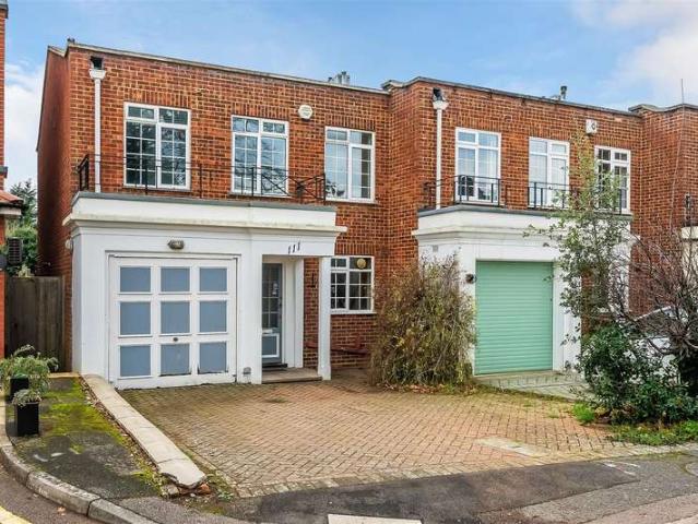 Cottage for sale in Greater London