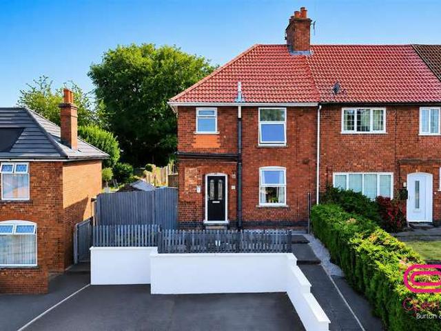 Cottage for sale in Winshill, Beamhurst