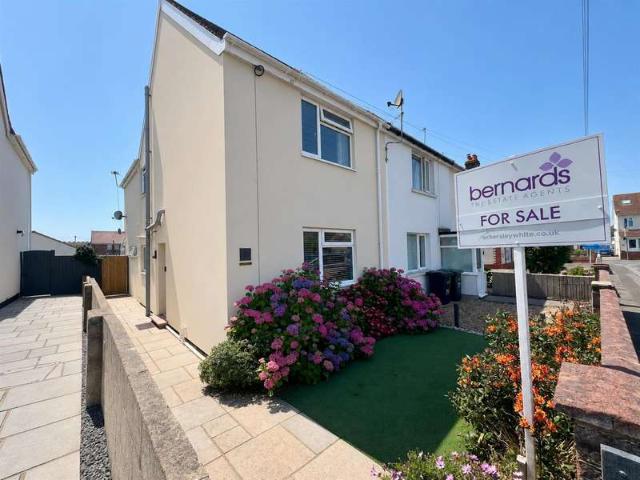 Cottage for sale in Lee-on-the-Solent, Middlecroft