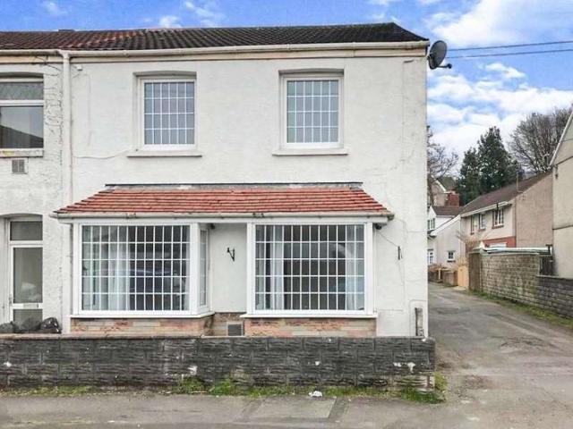 Cottage for sale in Baglan