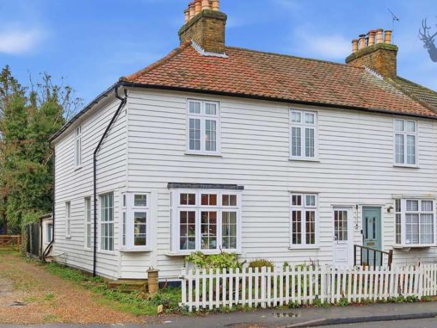 Cottage for sale in Chigwell, Epping