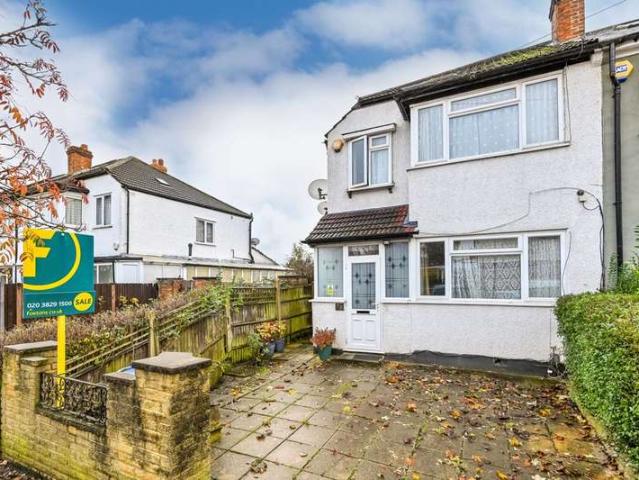 Terraced House for sale in New Malden, Motspur Park